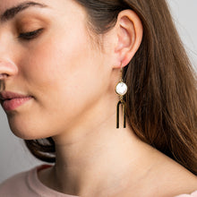 Load image into Gallery viewer, Pearl and Arc Earrings