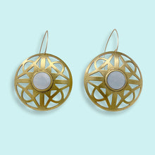 Load image into Gallery viewer, Moresque Filigree Pearl Earrings