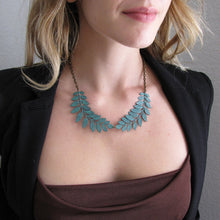 Load image into Gallery viewer, Leafy Collar Necklace