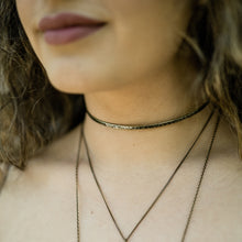 Load image into Gallery viewer, Thin Hammered Wire Choker Necklace